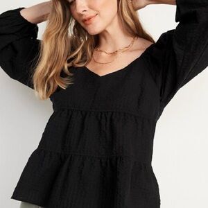 Old Navy Black Tiered Seersucker Puff Sleeve Vneck Top in Size L